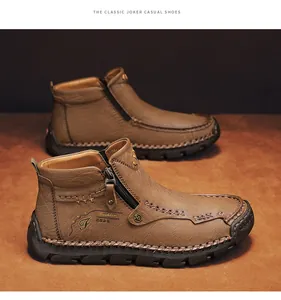 Detailansicht brauner handgenähter Herren Martin Boots mit praktischem Seiten-Reißverschluss