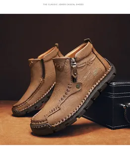 Nahaufnahme brauner Herren-Stiefeletten aus Leder mit Handnaht und seitlichem Reißverschluss