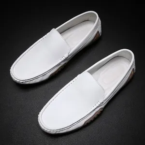 Elegantes mocasines de cuero blanco para hombre, zapatos de conducción muy cómodos