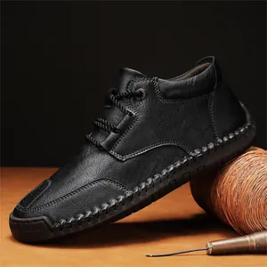 High-quality black leather men's Martin boots featuring handcrafted stitching and outdoor casual style