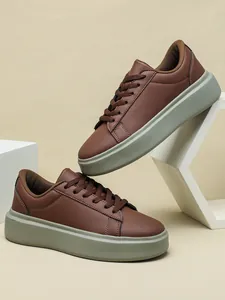 Elegante braune Damen Plateau-Sneaker aus Kunstleder mit dicken olivgrünen Sohlen