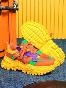 Sneakers chunky colorate da donna con suola gialla spessa e tomaia in mesh traspirante