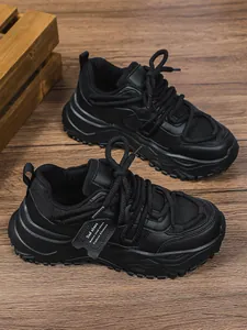 Zwarte chunky platform sneakers met ademend mesh en een dikke zool voor trendy dames look