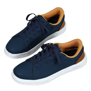 Scarpe da skate casual blu navy con suola bianca spessa e fodera color marrone chiaro