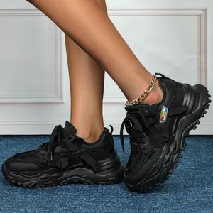 Sneaker platform nere traspiranti da donna per sport all'aperto e tempo libero di moda
