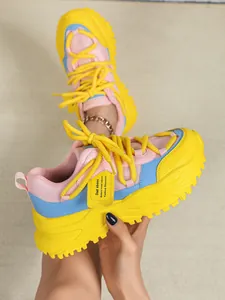 Opvallende gele en blauwe plateau sneakers met ademend mesh detail voor dames