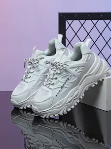 Stijlvolle witte chunky sneakers met dikke platformzolen en ademende mesh-panelen