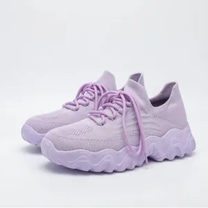 Atmungsaktive lila Damen-Stricksneaker mit gewellter, klobiger Sohle für Sport und Freizeit