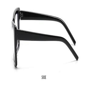 Detaillierte Seitenansicht einer modischen großen schwarzen Cat-Eye-Sonnenbrille