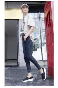 Mocasines con plataforma negros tejidos a mano para mujer en un estilo urbano casual