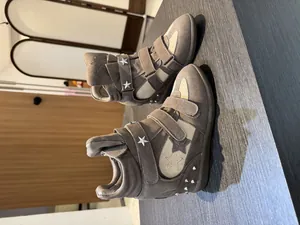 Side detail of women's high-top wedge sneakers with Velcro straps and star design