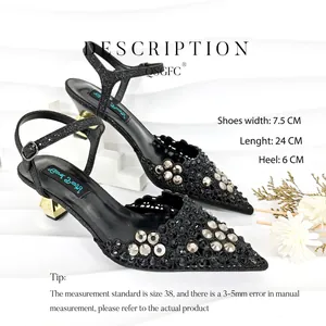 Vue détaillée d'escarpins à strass avec spécifications de mesure taille 38