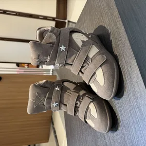 Women's high-top wedge sneakers with suede finish and star velcro straps.
