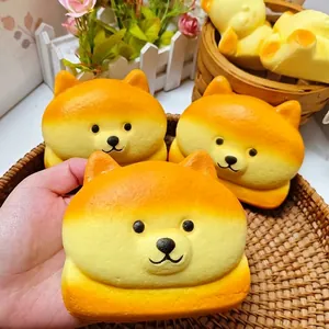 Κοντινό πλάνο παιχνιδιού Shiba Inu από μαλακό αφρό PU με αργή επαναφορά για ανακούφιση άγχους