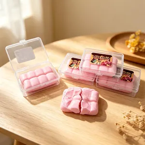 Handgemaakte roze squishy's in chocoladevorm voor stressverlichting in luxe doosjes.