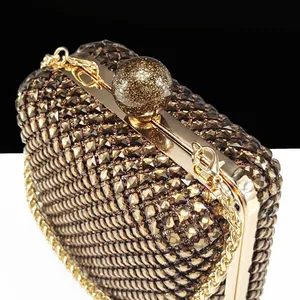Elegante bolso de noche de strass bronce con cadena dorada para bodas y galas de lujo