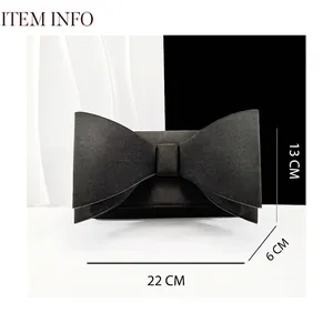Maßangaben einer eleganten schwarzen Satin-Clutch mit Schleife 22cm x 6cm