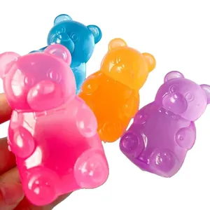 Juguetes antiestrés con forma de oso de colores y textura de caramelo translúcido.