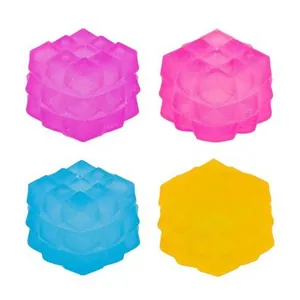 Set de cuatro juguetes antiestrés de maltosa con forma de cubo de agua translúcido colorido