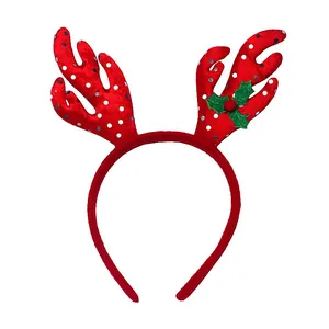 Kerst hoofdband met rode rendiergeweien en witte stippen voor feestelijke decoraties