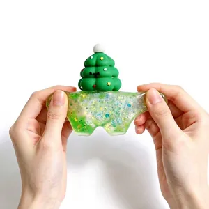 Giocattolo squishy albero di Natale verde con glitter colorati per alleviare lo stress