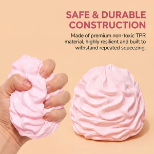 Λεπτομερές κοντινό πλάνο ροζ παιχνιδιού squishy κρέμας που δείχνει την αντοχή του TPR