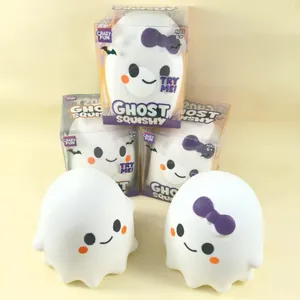 Ομάδα από ghost squishy παιχνίδια που εμφανίζονται με την αρχική τους συσκευασία