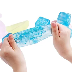 Jouet spongieux en forme de glaçon bleu translucide avec flocons pour soulager le stress