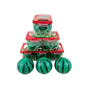 Detailansicht der Wassermelonen-Antistressbälle in der bunten Originalverpackung