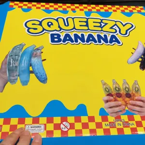 Detaillierte Ansicht der farbenfrohen Squeezy Banana Verpackung für Stressabbau Spielzeug
