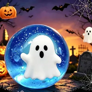 Μπάλα κατά του στρες Halloween με μπλε φάντασμα σε φωτεινή κρυστάλλινη σφαίρα