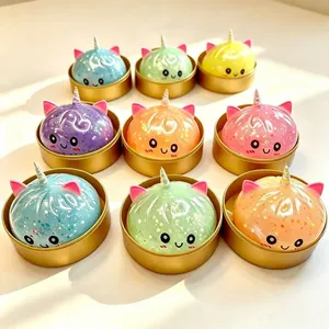 Συλλογή από πολύχρωμα unicorn dumpling squishies με χάντρες γκλίτερ σε χρυσά κουτιά