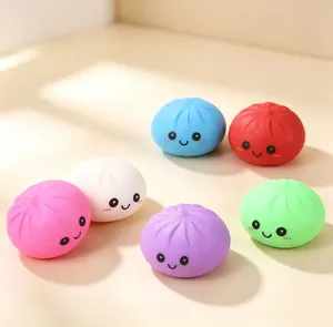 Giocattoli antistress colorati a forma di panino con espressioni molto graziose