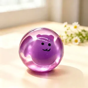 Süßes lila Fledermaus-Anti-Stress-Spielzeug mit einer durchsichtigen Kuppelhülle