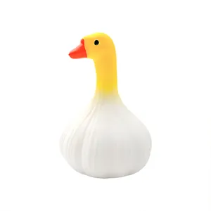 Detailaufnahme des kreativen Knoblauch-Enten-Squishy-Spielzeugs zum Stressabbau