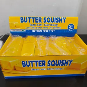 Zachte gele boter squishy stressverlichtend speelgoed in een displaydoos voor kids