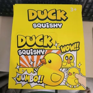 Detailansicht der gelben Jumbo-Ente-Squishy-Verpackung mit süßen Cartoon-Grafiken