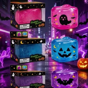 Halloween lichtgevende ijsblokjes knijpspeeltjes in roze, blauwe en paarse verpakking
