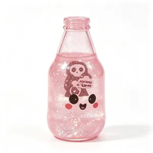 Detalle de un juguete squishy rosa con purpurina y rebote lento en forma de botella
