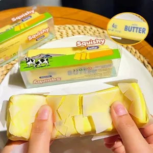 Detailansicht eines Butter-Squishy-Spielzeugs mit knuspriger Textur und Verpackung