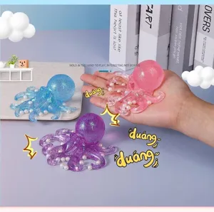 Vue détaillée d'un jouet anti-stress pieuvre pailleté avec des perles dans les tentacules