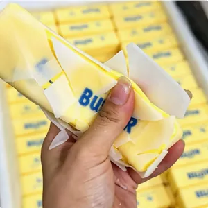 Detailansicht des Butterstick-Squeeze-Toys mit einzigartigem Knusperschalen-Effekt