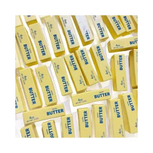 Detalle macro de juguetes blandos de mantequilla salada simulada para el estrés