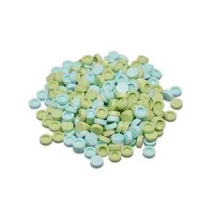 Stapel mintgroene en blauwe ronde bouwstenen voor het vullen van DIY squishy toys