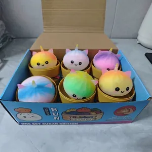 Kleurrijke unicorn knijpspeeltjes set in een displaybox voor stressverlichting en plezier