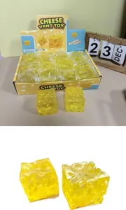 Durchsichtiges gelbes Käsewürfel-Quetschspielzeug zum Stressabbau und langsamen Rückfedern