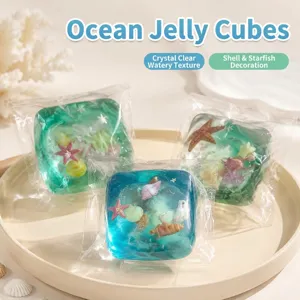 Κοντινό πλάνο λεπτομέρεια από ocean jelly squishies με ενσωματωμένα κοχύλια και αστερίες.