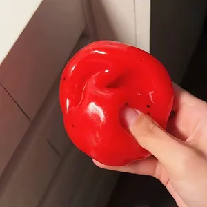 Jouet antistress rouge vif et brillant pressé à la main pour la détente sensorielle