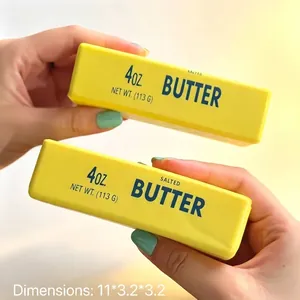 Vue détaillée du jouet squishy en forme de bâton de beurre jaune pour soulager le stress