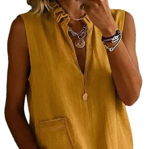 Elegante gelbe ärmellose Bluse aus Baumwolle und Leinen mit Rüschenkragen und V-Ausschnitt.